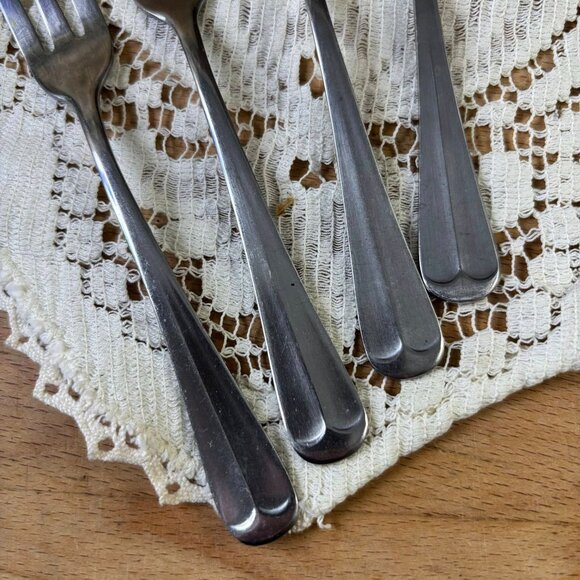 Rogers Stainless Steel Salad Forks Set Of 4 Vintage Flatware Korea - Picture 3 of 7